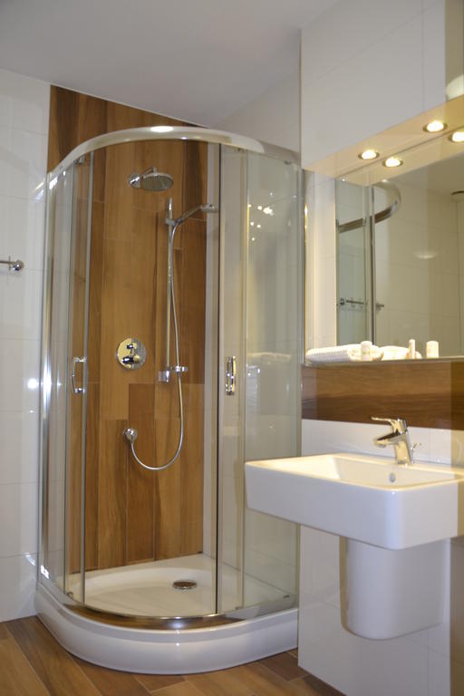 Hotel Neo Międzyrzecz Esterno foto